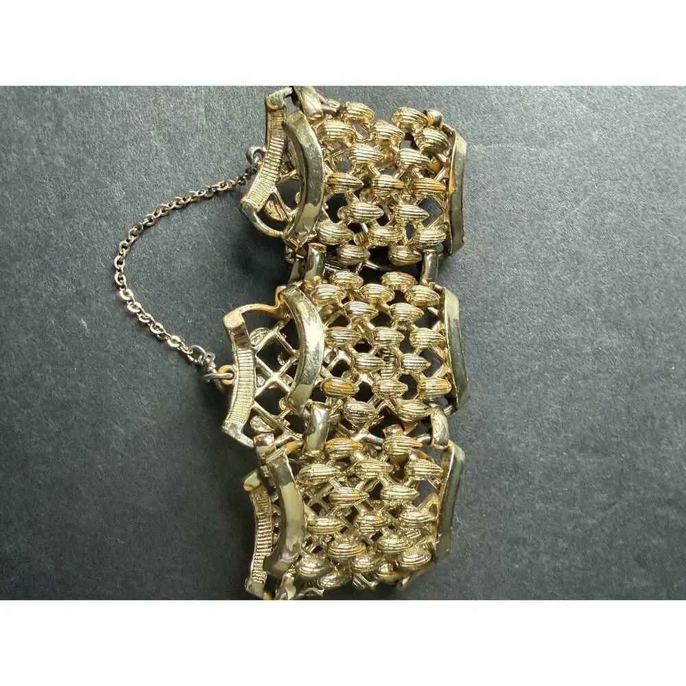 Vintage Coro Signed Goldtone Panel Link Wide Chunky Leaves 7” Retro Bracelet